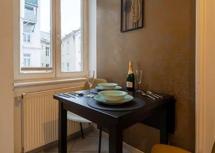 With Kitchen Near Naschmarkt & U4 Metro * Viena